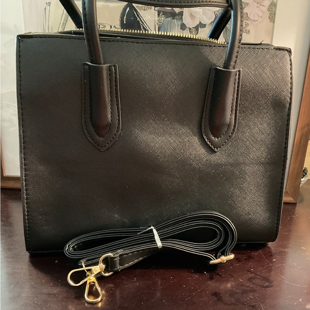 Ladies Black Crossbody/Handbag.manmade outer shell. 7.75 X 10.25” NWOT - Picture 2 of 7